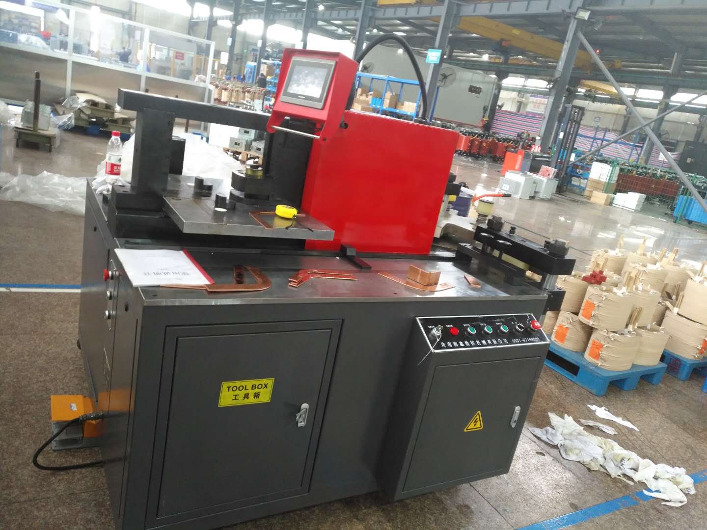 母线加工机提高了工作效率